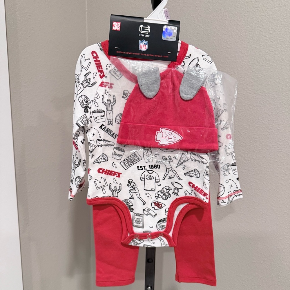 NWT NFL Kansas City Chiefs baby three piece outfit set. - Picture 3 of 15